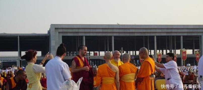 寺庙|世界上最大的佛教寺庙,占地360万平方米,常驻僧侣近千人