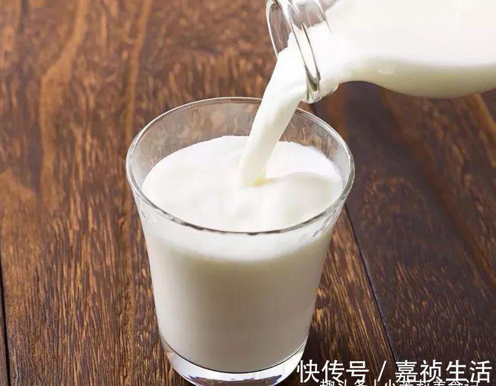 胃里|喝牛奶,上午好还是下午好?3个“黄金时间”要抓住,营养好吸收