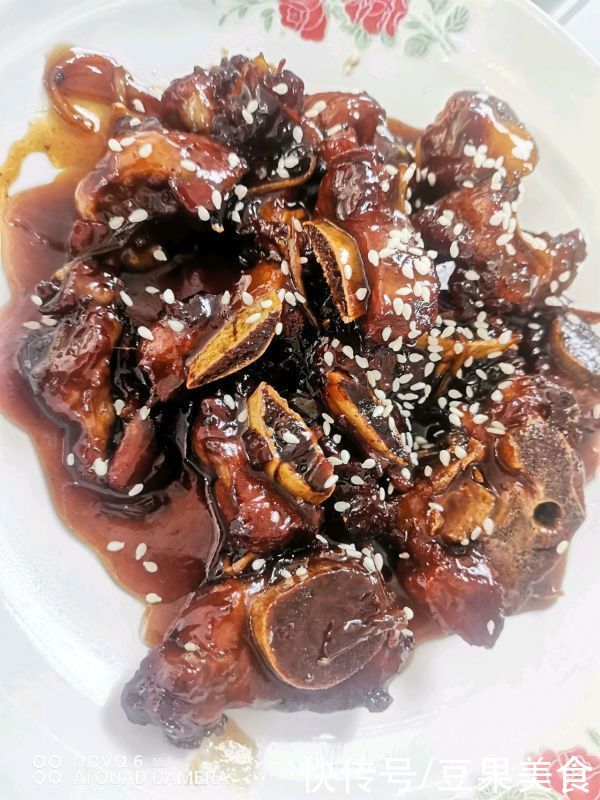 盐调|只要掌握好比例,新手糖醋排骨就能一次成功