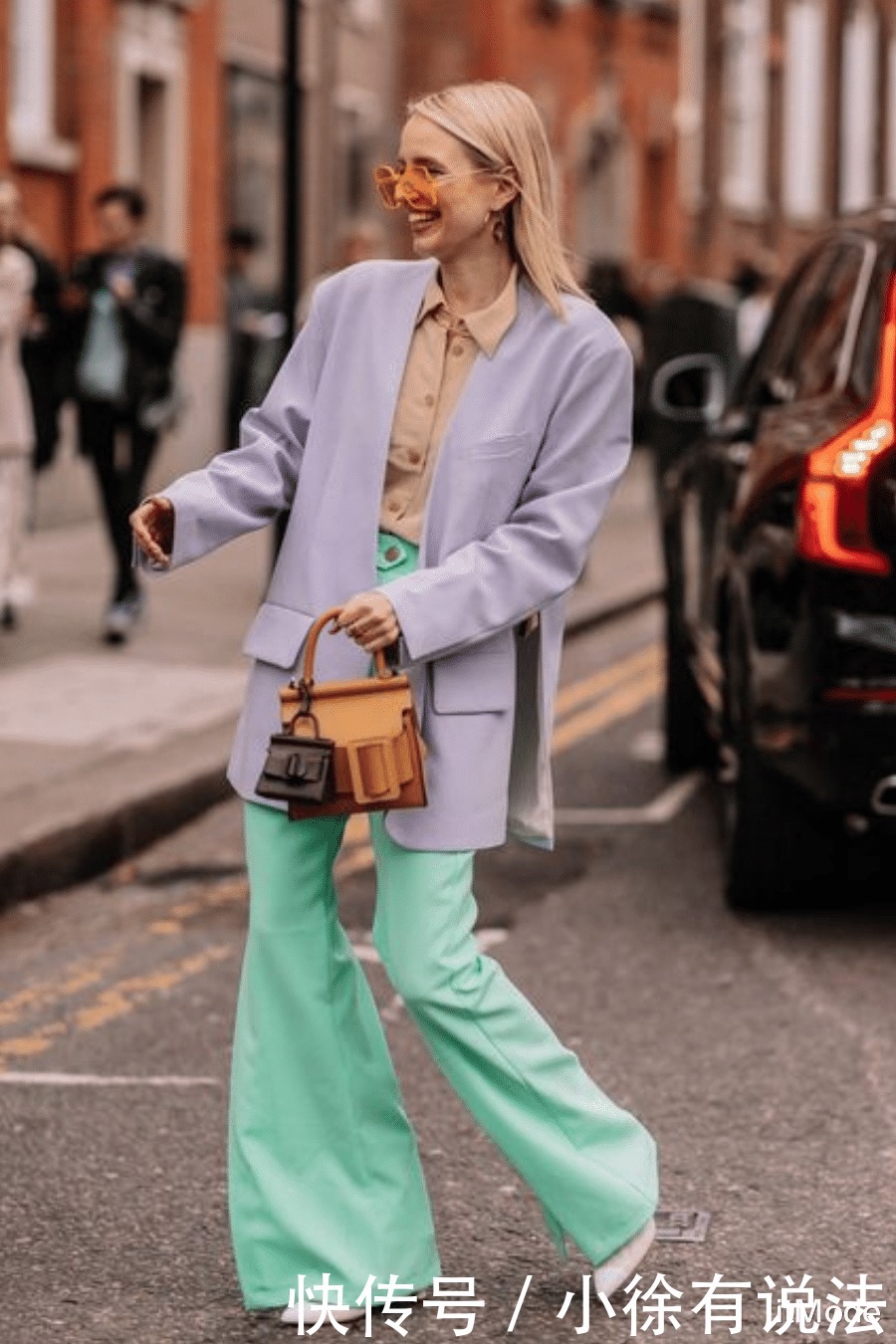 搭配|别再穿“打底裤”了,现在流行“裤子+靴子”!保暖又显瘦!