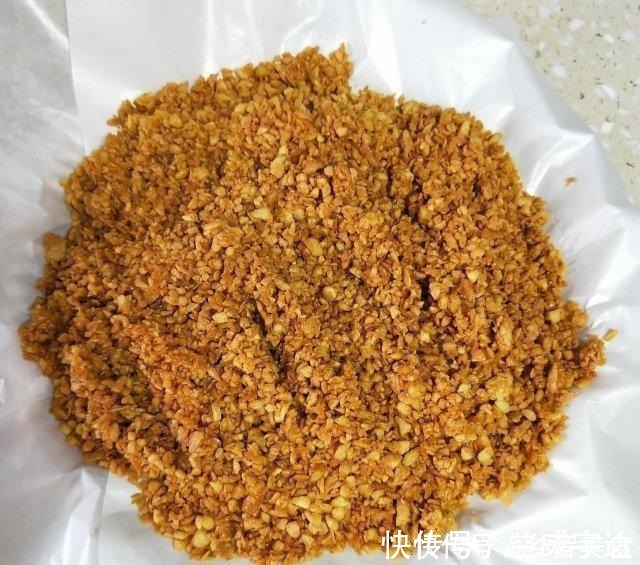 蒜米|酥炸金蒜蓉，家里常备着，入菜、拌面、煮汤全靠它！