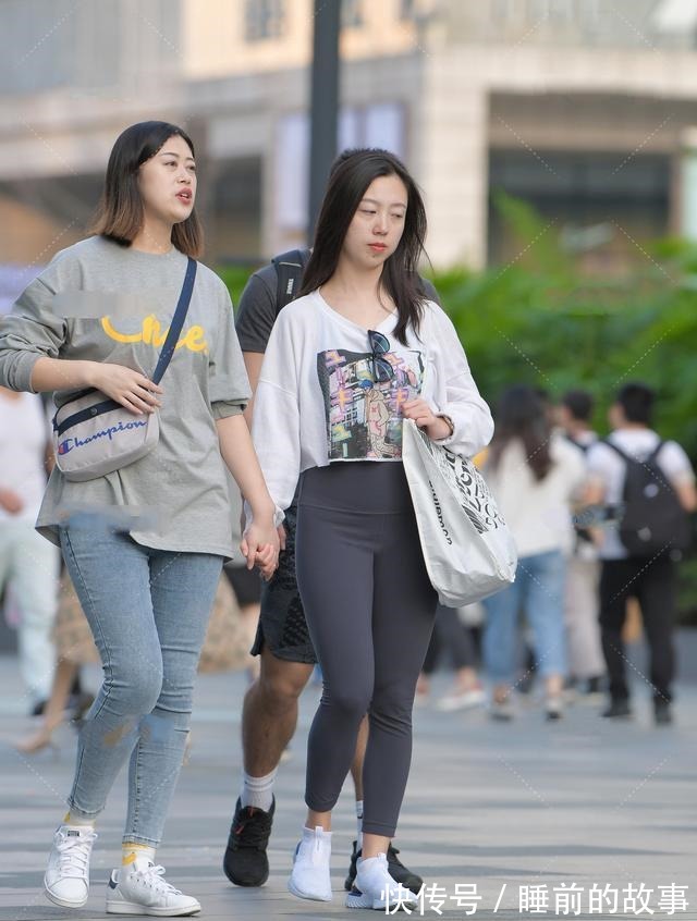 瑜伽裤 紧身运动裤搭配宽松秋衣,舒适休闲,低调日常风慵懒穿搭!