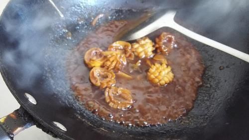 家长|5岁女孩喜欢画“蛇”，因此获奖后宝妈沾沾自喜，闺蜜快去报警