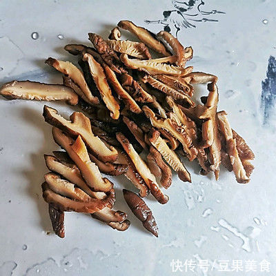 腊肠煲仔饭|简单快手下饭菜，一不小心就吃撑