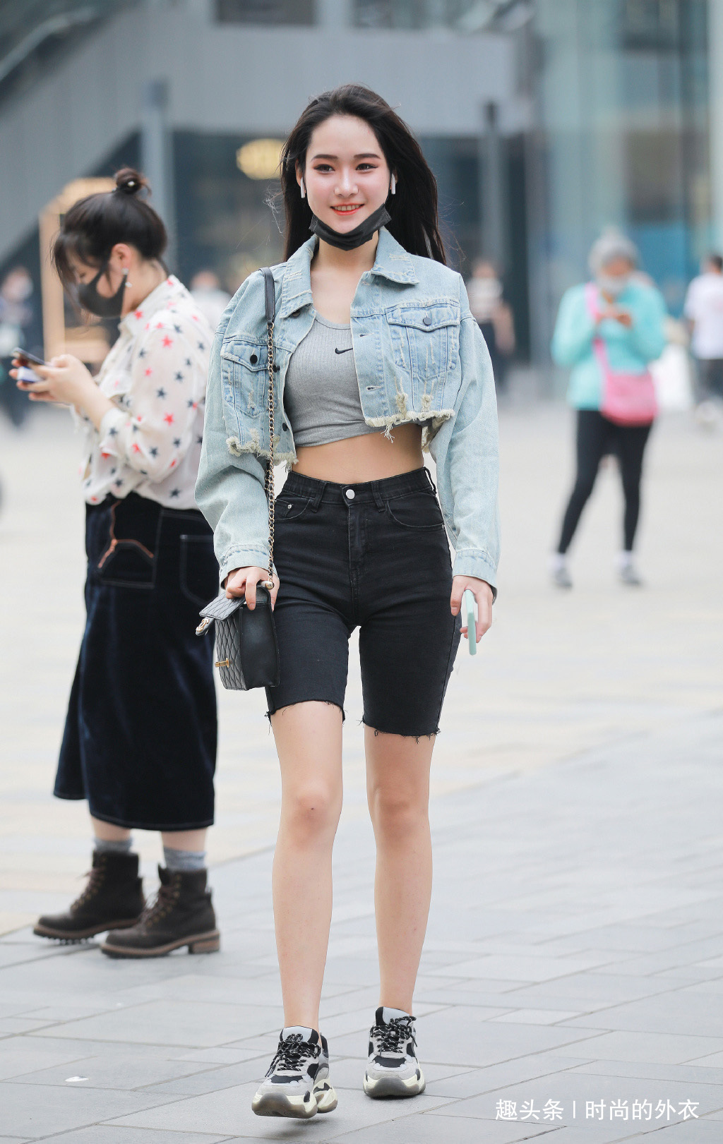 气质|夏日选择时尚休闲的牛仔装,个性又减龄,让你的气质更显靓丽洒脱