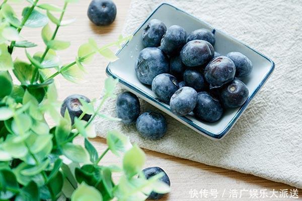 碱性食物|女性上了年纪，就得多吃几种碱性食物，补充雌荷尔蒙，六十不显老