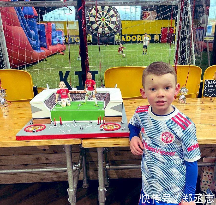 C罗|鲁尼第三子也加入曼联青训!两兄弟穿曼联球衣合影,偶像却是C罗
