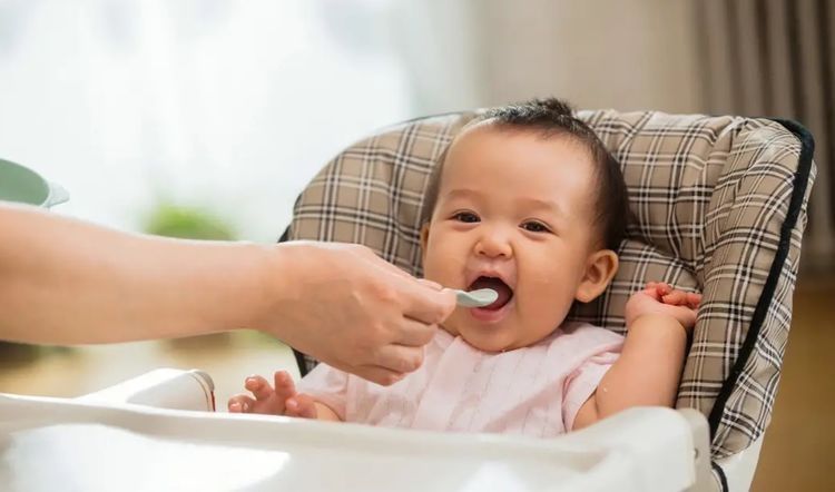 含量|给宝宝冲调米粉,用水还是用奶?用什么水更合适?听听专家怎么说