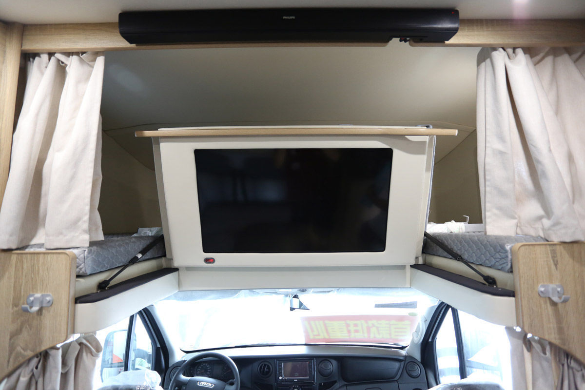 双人床加上下铺 这款3.0T自动挡房车不到