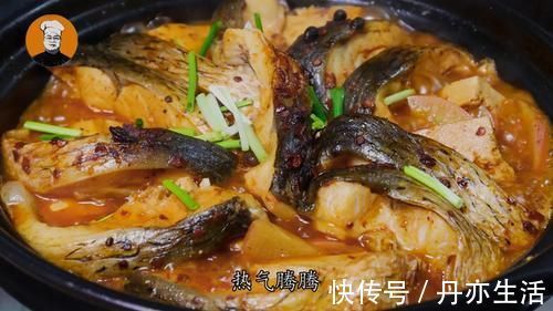 入冬后要多吃鱼,教你懒人做法,用料简单味道好,出锅连汤都不剩