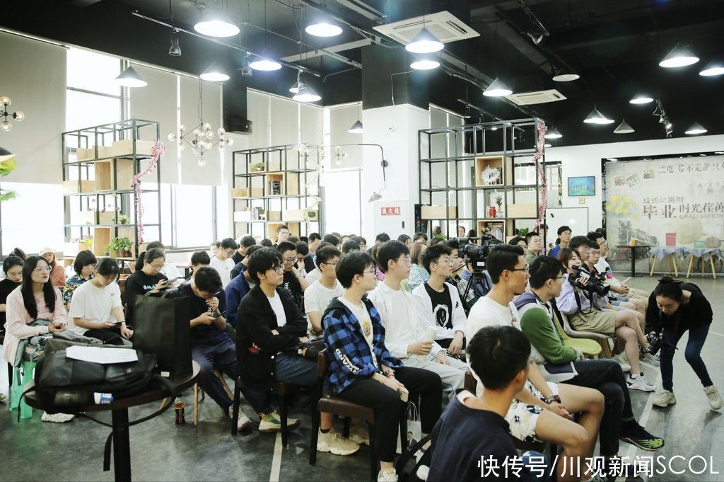 人性#全球超级畅销书作家米奇·阿尔博姆新作出版 洁尘从悲伤中读到人性的温暖