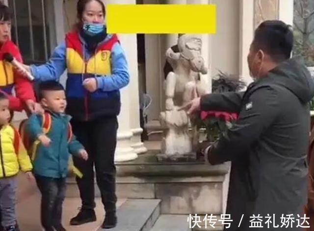 孩子|宝爸首次接娃走红,老师满脸戒备,爸爸急出汗:我真是他爹