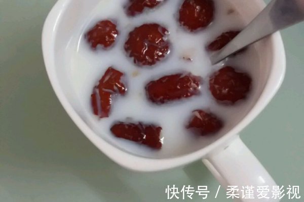 烟草|晨起若有4个表现,说明卵巢“透支”了,别忽视,或许你正在变老