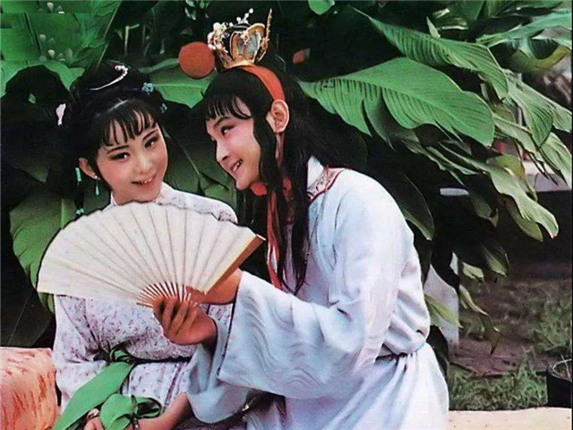 红楼梦@红楼梦秦雯最后送给贾宝玉的指甲,暴露了她在贾府的真实状态