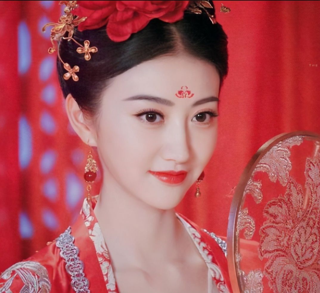 面對鏡頭 張繼科被指為金晨上綜藝女方符合男方擇偶標準,網(wǎng)友感覺能成