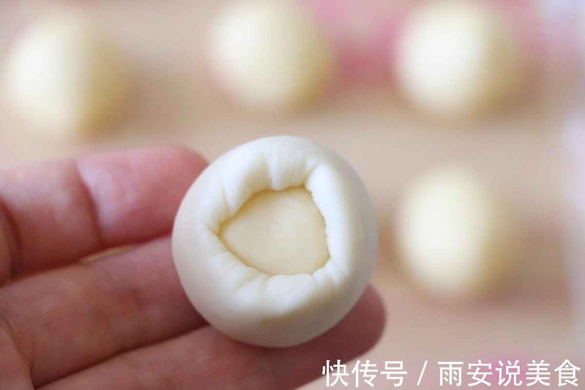 家庭版的老婆饼做法简单,果味十足,香气浓郁