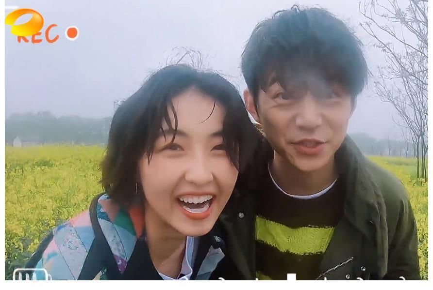 《向5》最没偶像包袱的嘉宾?随时发出憨笑声,头秃也不画发际线