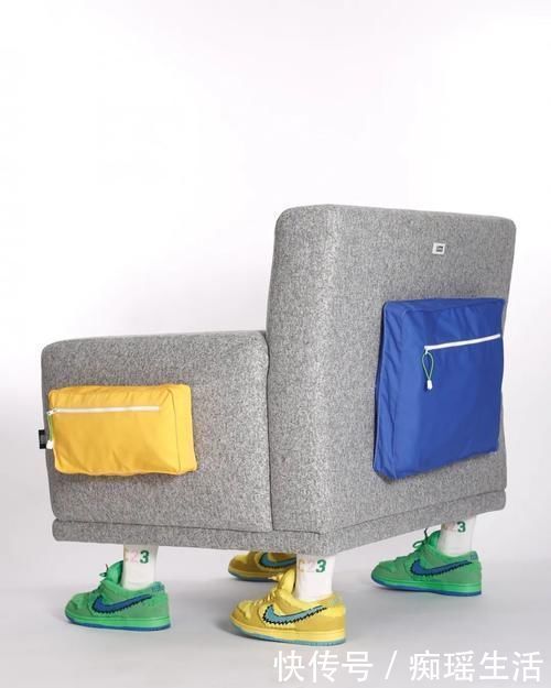 土豪|土豪新玩法！给沙发穿上小熊 Dunk！网友：买沙发送鞋吗？