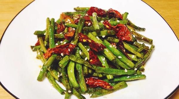 做法|干煸豆角简单快速的做法，不需提前过油，出锅麻，辣，入味，香