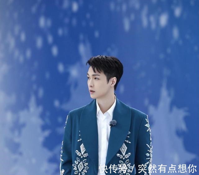 張藝興取代彭昱暢成《向往的生活》常駐嘉賓，穿軍大衣現身！