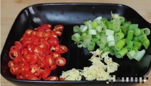 柳树|这种树的嫩芽还能吃?富含多种维生素,身边到处都是,做成菜,香!