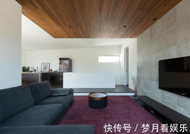 下雨天|顶楼复式,楼梯装家里占面积又碍事,不如把楼梯口封了挪到露台上