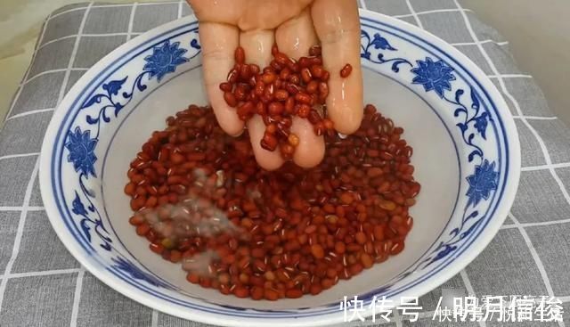 好吃|红豆饼这样做太好吃了，锅里烙一烙，我家一周吃五次，真的太香了