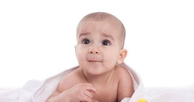 衣服|宝宝有这3种“表现”，可能是冷了，妈妈记得给宝宝添加衣服！