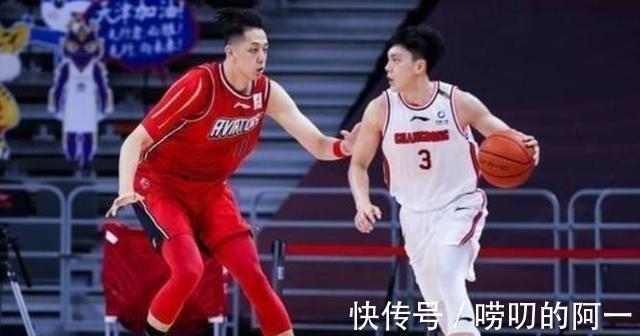 合同|同为现象级人气球星，郭艾伦和胡明轩，如今谁的身价更高？