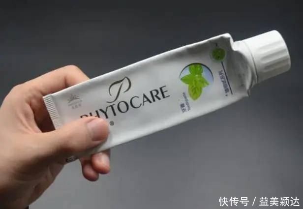 见识|用完的牙膏管不要扔,放在厨房一年能省不少钱,看完涨见识了