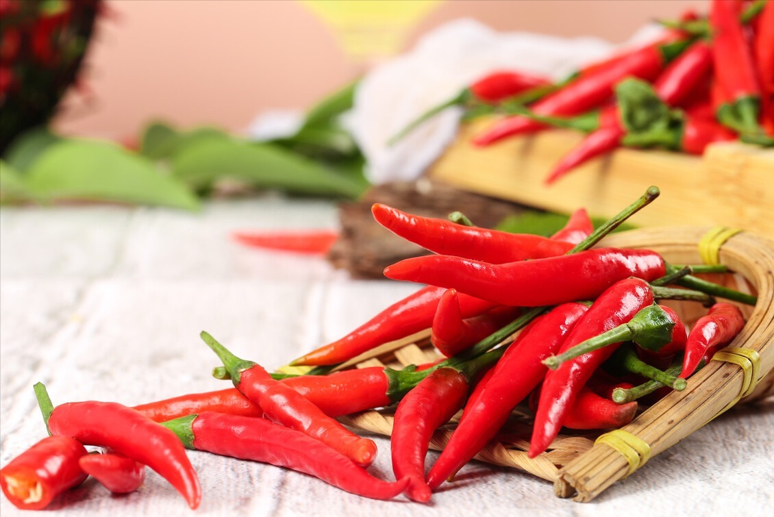 小米椒|小米椒降价了,保存不能直接放冰箱,给你支一招,放一年还很新鲜