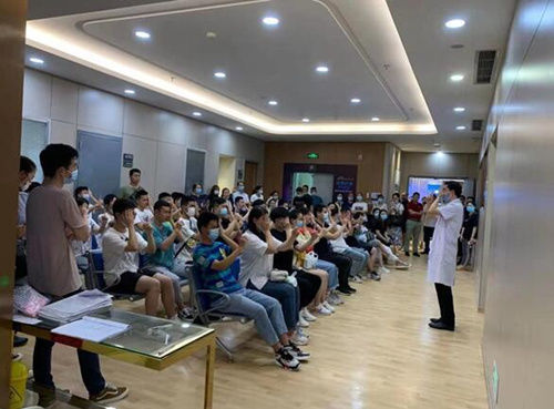 专家|高考后迎“摘镜潮” 专家提醒:近视手术并非人人可做