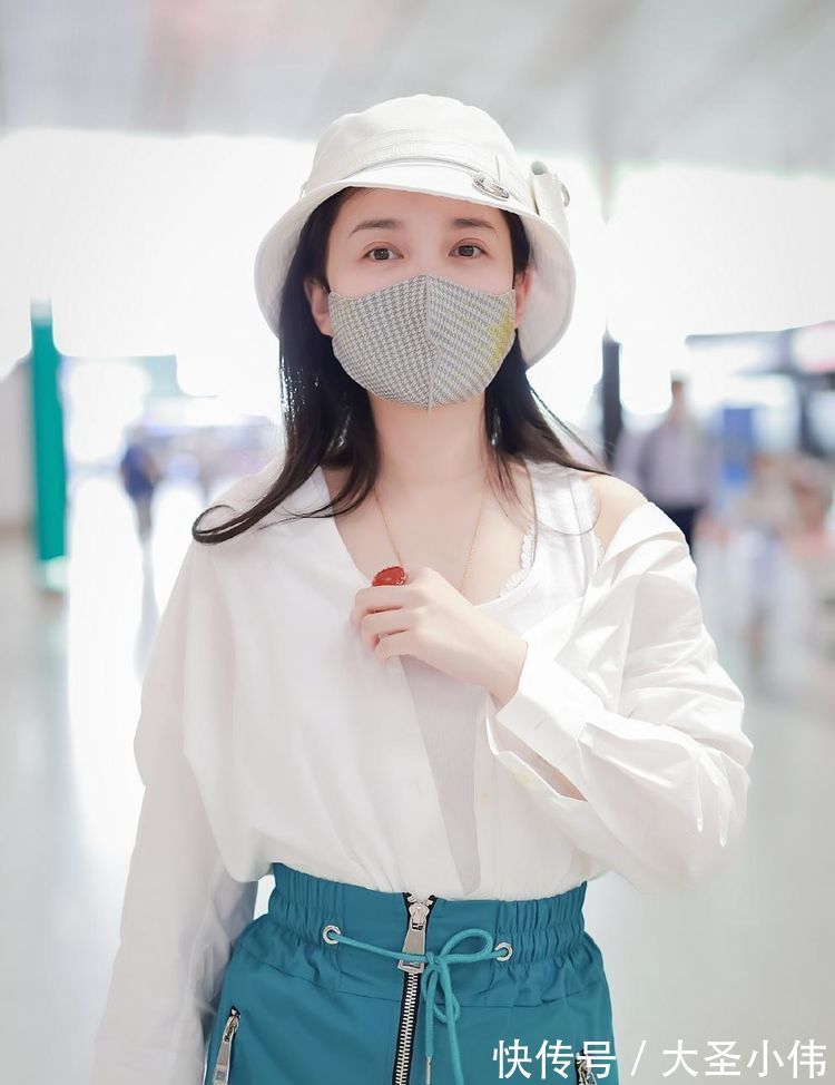 阔腿裤|美女街拍:在选择连衣裙的时候,需要兼顾扬长避短,才算是一次合格的穿搭