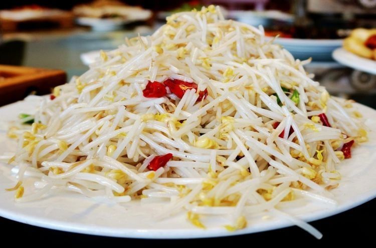 炒豆芽，不要直接下锅炒！少做这2步，豆芽出水不脆爽，还发黑