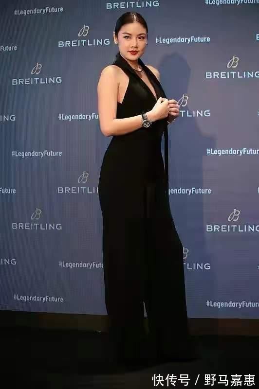 乐基儿|乐基儿身材好健美,大宽肩膀还穿挂脖连体裤,倒三角曲线真惹眼