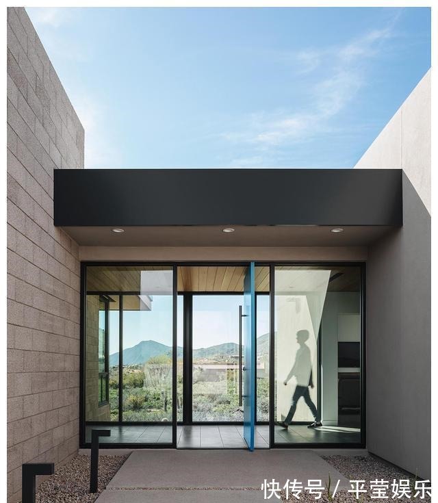 外国佬|外国佬自建私人别墅,大量混凝土砖设计,谁说别墅就得花几百万
