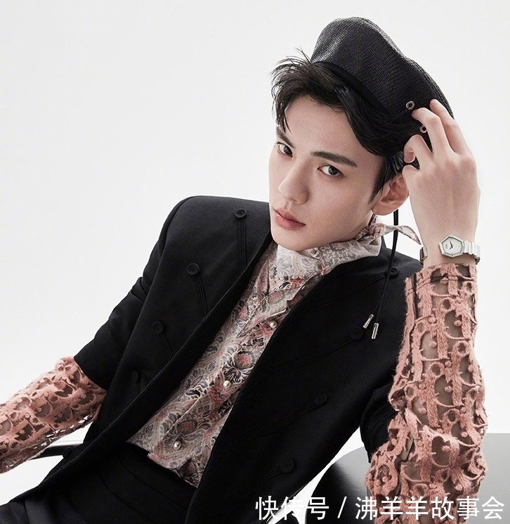 乐华七子|黄明昊湿发变装太酷，想为乐华挖人组男团，网友：NEXT合体了吗？