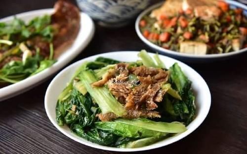 一家三口的简单晚餐，有荤有素有汤水，好吃不浪费，全部吃光光！