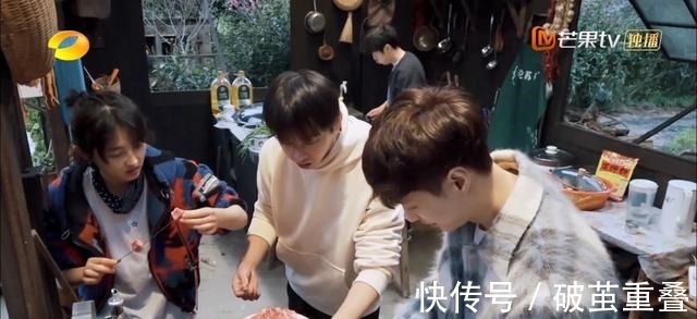 泡面|《向往5》五人吃三份盒饭太惨了，张艺兴带的五斤牛肉成救命稻草