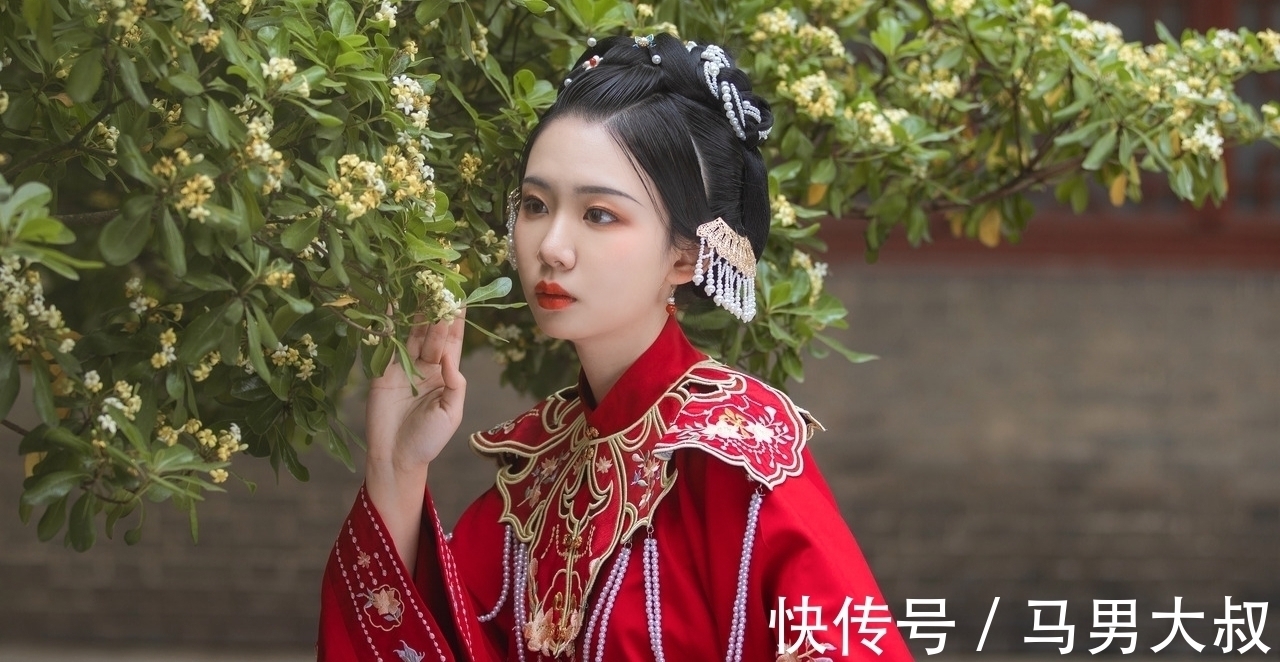 江天愁#感怀·五律:落子缘无解,书心墨有伤。江天愁似我,相看两苍茫