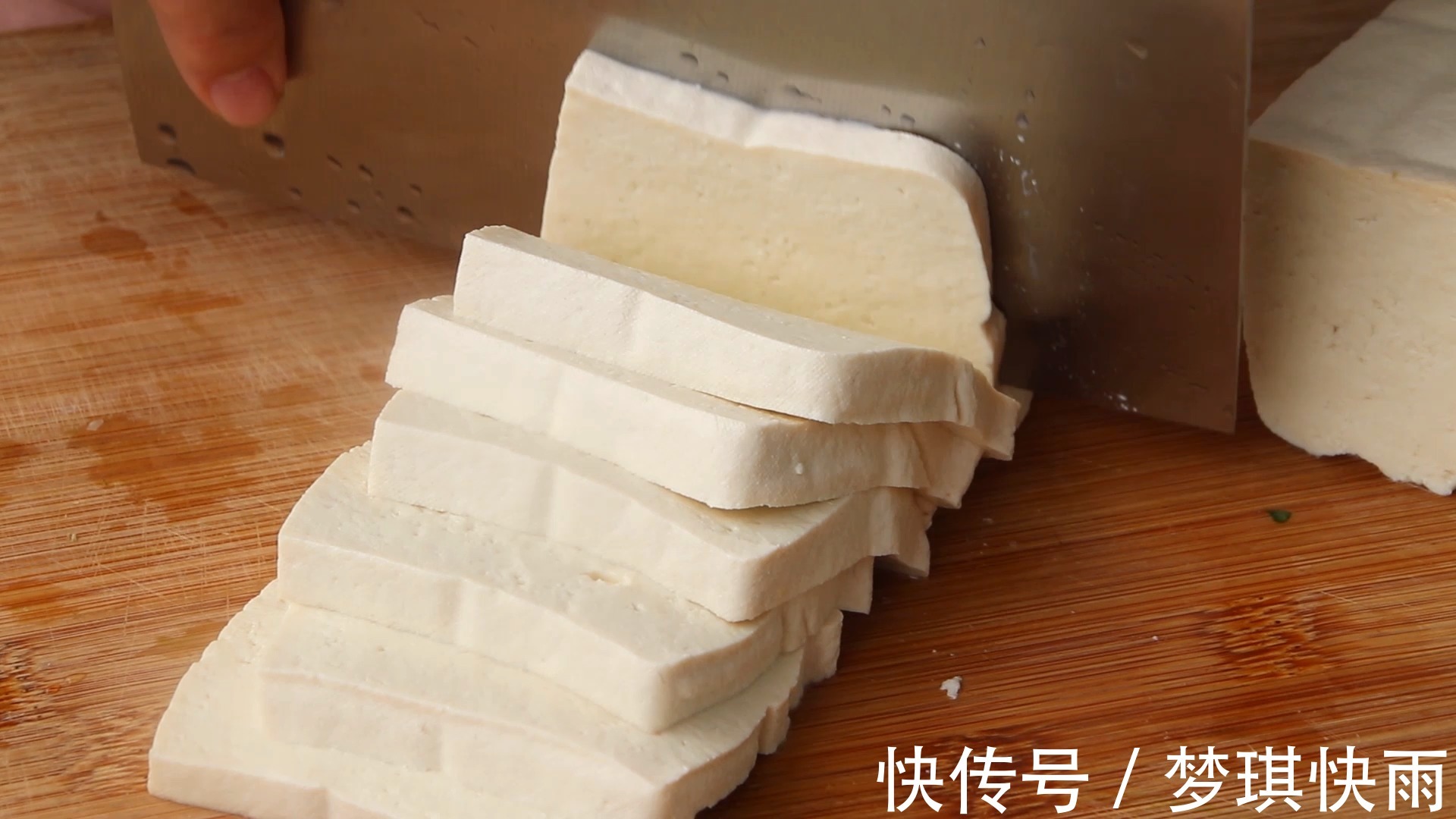 鸡蛋|用豆腐和鸡蛋做的这盘菜，在饭店卖到88块，我在家只用5块钱搞定