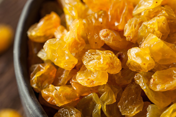 延缓衰老|一把葡萄干,胜过十副药!睡前吃一把,气色好,睡眠足,人长寿!