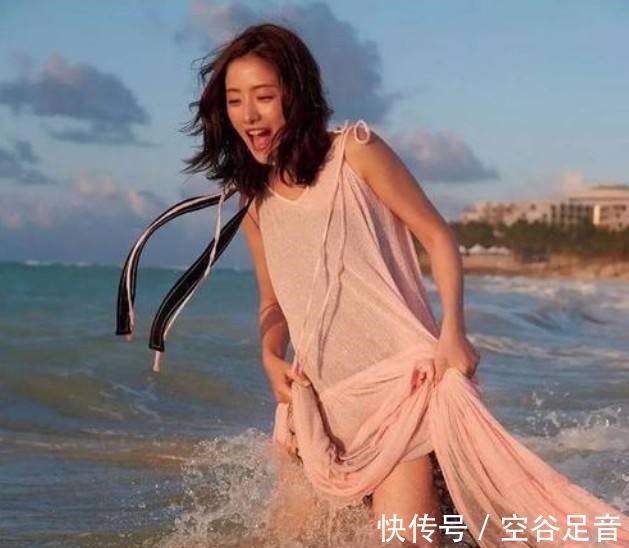 日本女星在綜藝節(jié)目,一個坐姿讓男嘉賓眼睛直了,當鏡頭瞎的嗎