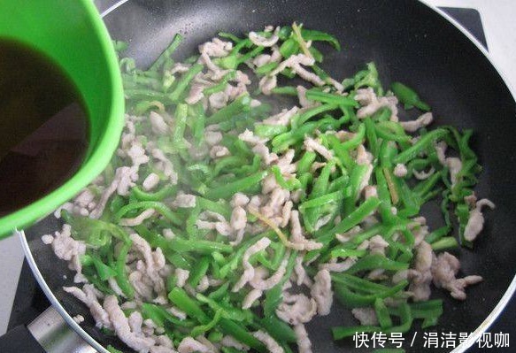 不管炒什么肉,直接用淀粉腌就错了,教你一招,肉质滑嫩不粘锅!