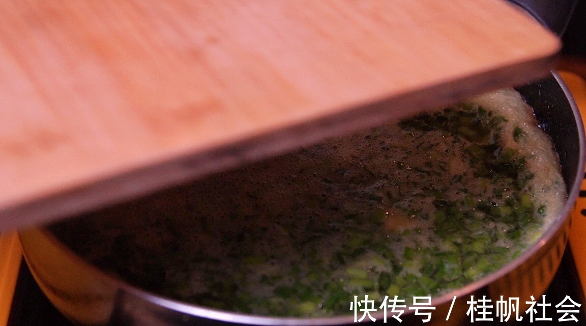 可口|韭菜梗鸡蛋饼,美味可口,简单好做