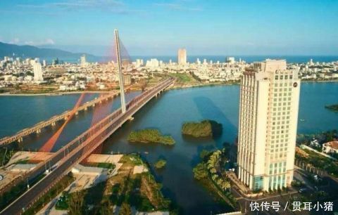 越南一座美丽的海滨城市，有无敌蓝天碧海，名气可媲美印尼巴厘岛