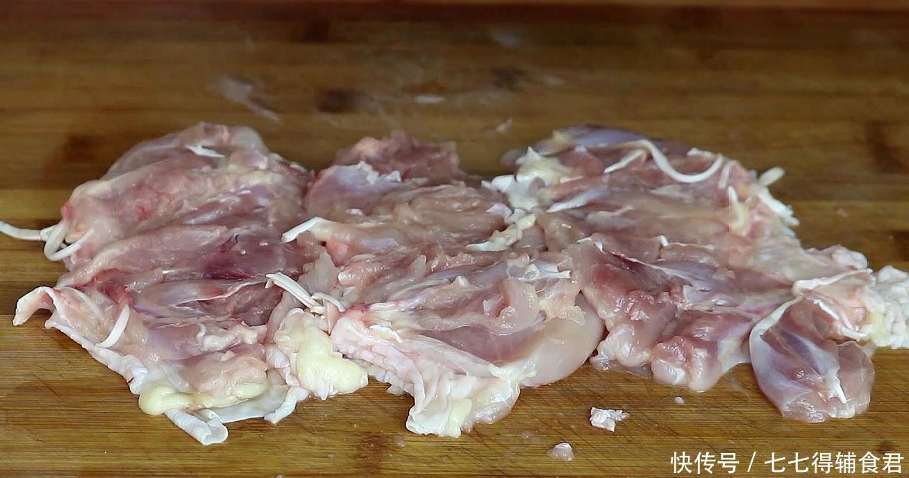 这才是鸡腿最好吃的做法,擀面杖一敲,不煮不炸,我家一周吃5次