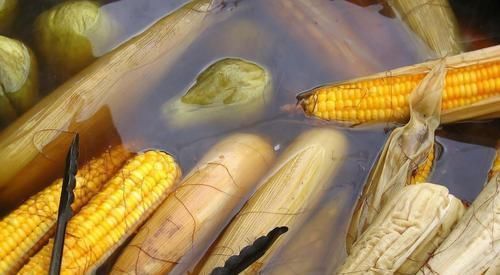 煮玉米,应该凉水下锅还是开水下锅教你正确煮法,个个香甜好吃