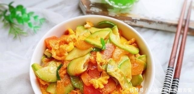 春末遇到此菜别手软,堪称植物“美白丸”,常吃晒黑的皮肤也白了