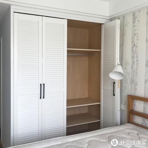 床头|是谁说的床头柜一定要两个，这样利用卧室空间收纳能力丝毫不差